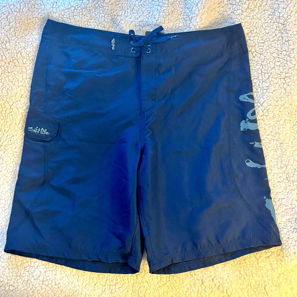 NWT men’s salt life navy blue swim trunks. 38.